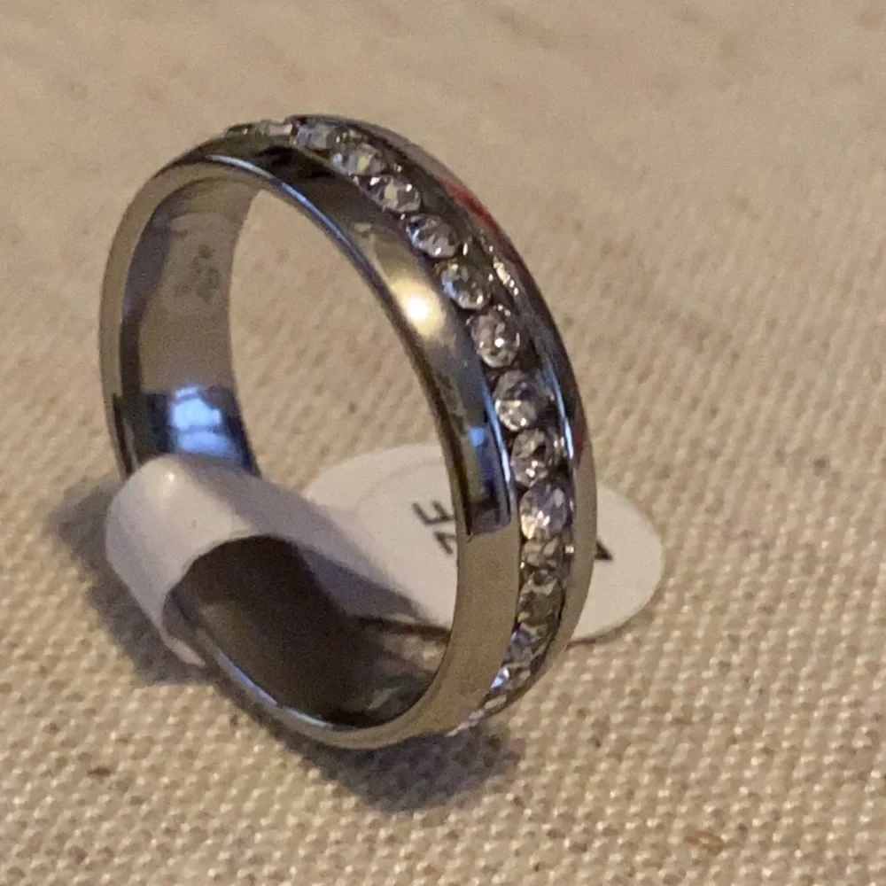 N/A sparkly cubic